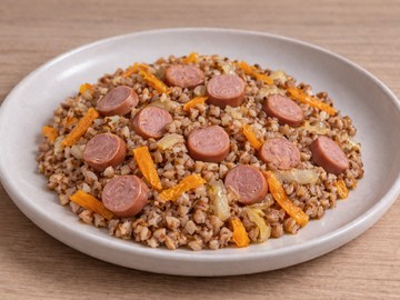 Гречневая каша с говяжьими сосисками