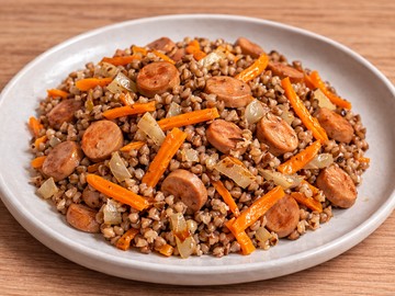 Гречневая каша с вегетарианскими сосисками