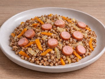 Гречневая каша со свиными сосисками