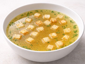 Куриный бульон с сухариками