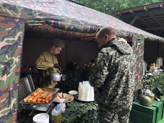 Армейская кухня на природу